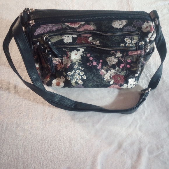 Bueno of California Handbags - Elegant Floral Crossbody Bag
